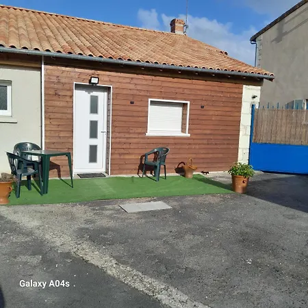 Le Logis Du Chene Ferre 度假居 Guesnes